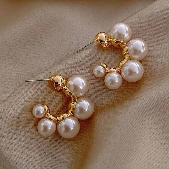 Jewelry - NWT Faux Pearl Gold Hoop Earrings